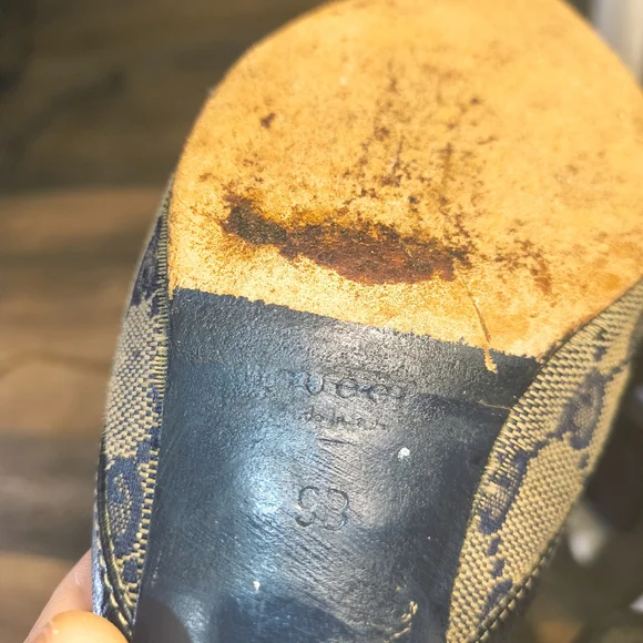 Gucci - Vintage Monogram Printed Mules - Size 9B - Excellent Price Limited Time - Picture 10 of 17